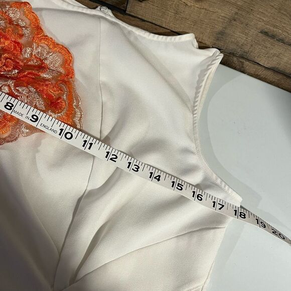 Suzy Shier White Blouse with Orange Floral Accent - Picture 5 of 8